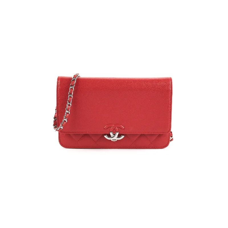 Handle bags with transparent panels for a modern and trendy effect-Chanel Wallet On Chain (WOC) Red