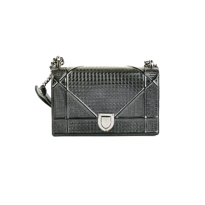 Handle bags with structured shapes for an organized and tidy appearance-Dior Medium Diorama Grey