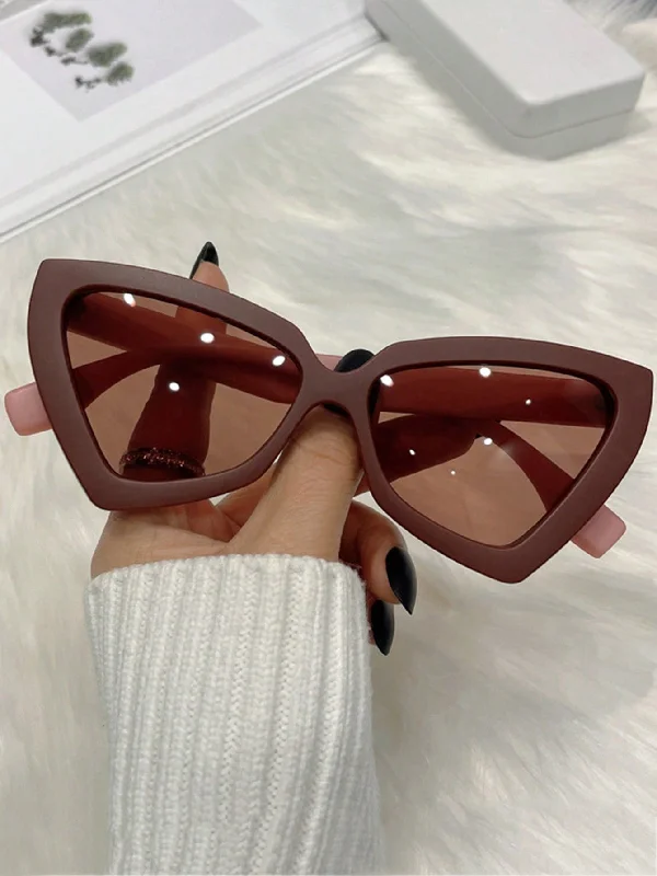 Handle bags with polished metal hardware for a sleek and sophisticated design-2024 New Sunglasses Personalized Triangle Sunglasses