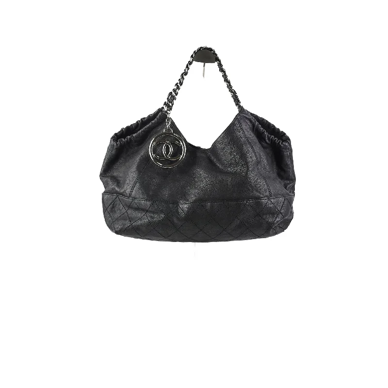 Stylish handle bags with intricate stitching for a detailed and high-quality finish-Chanel Black Shoulder Tote