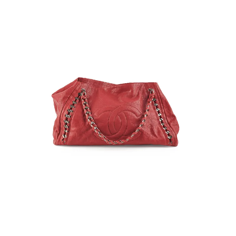 Best handle bags with large, comfortable handles for easy and ergonomic carrying-Chanel CC Chain Leather Tote Red