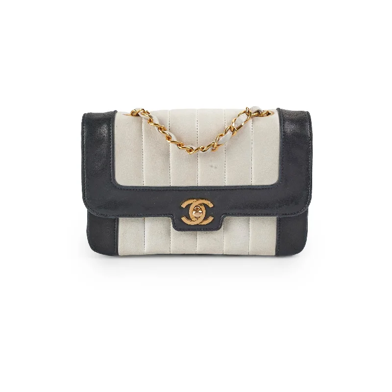 Stylish handle bags with button closures for an elegant, secure design-Chanel Seasonal Flap 23 Series Black/White