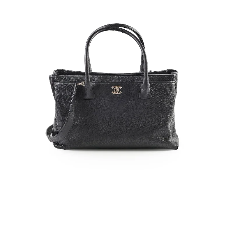 Handle bags with structured shapes for an organized and tidy appearance-Chanel Executive Cerf Tote Black