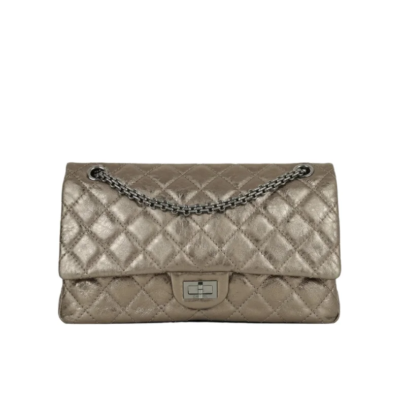 Tote bags with contrast stitching for detail -Chanel 2.55 Reissue 226 - Metallic Gold